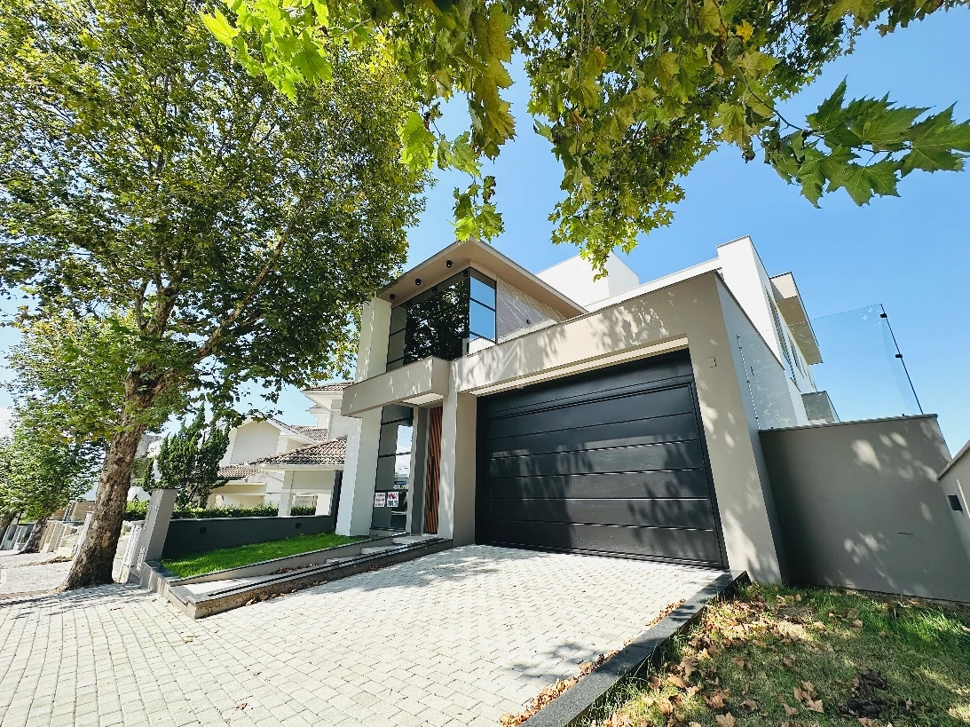 Casa com 307m², 3 dormitórios sendo 3 suítes na Pedra Branca