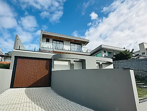 Casa na Pedra Branca, com 316m², 4 Dormitórios sendo 2 Suítes e Vaga para Até 7 Carros - Casa em Pedra Branca, Palhoça - Foto 2