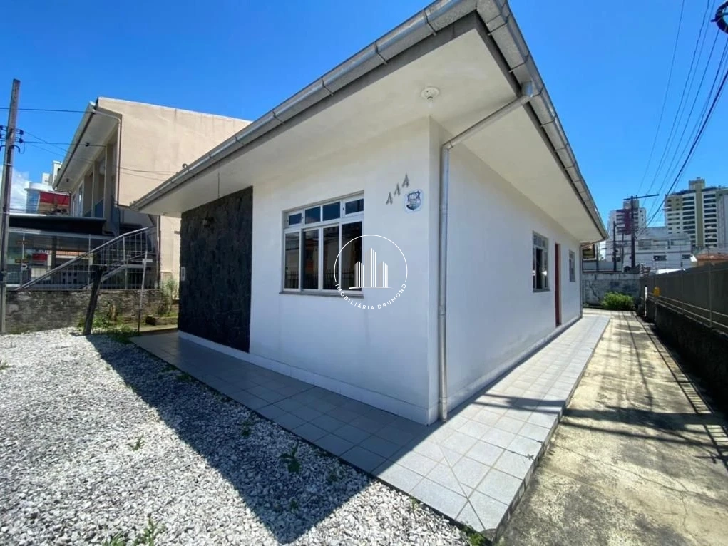 Casa em Kobrasol, São José. 3 quartos, 114m². Imagem 1 de 18