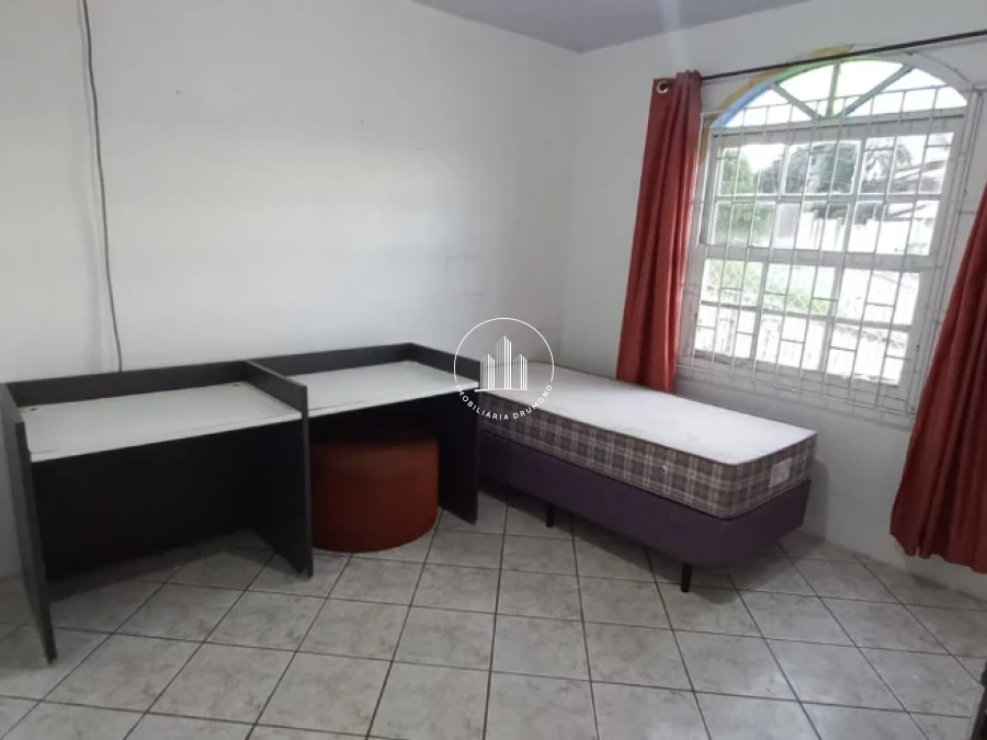 Casa em Ponta de Baixo, São José. 4 quartos, 206m². Imagem 8 de 28