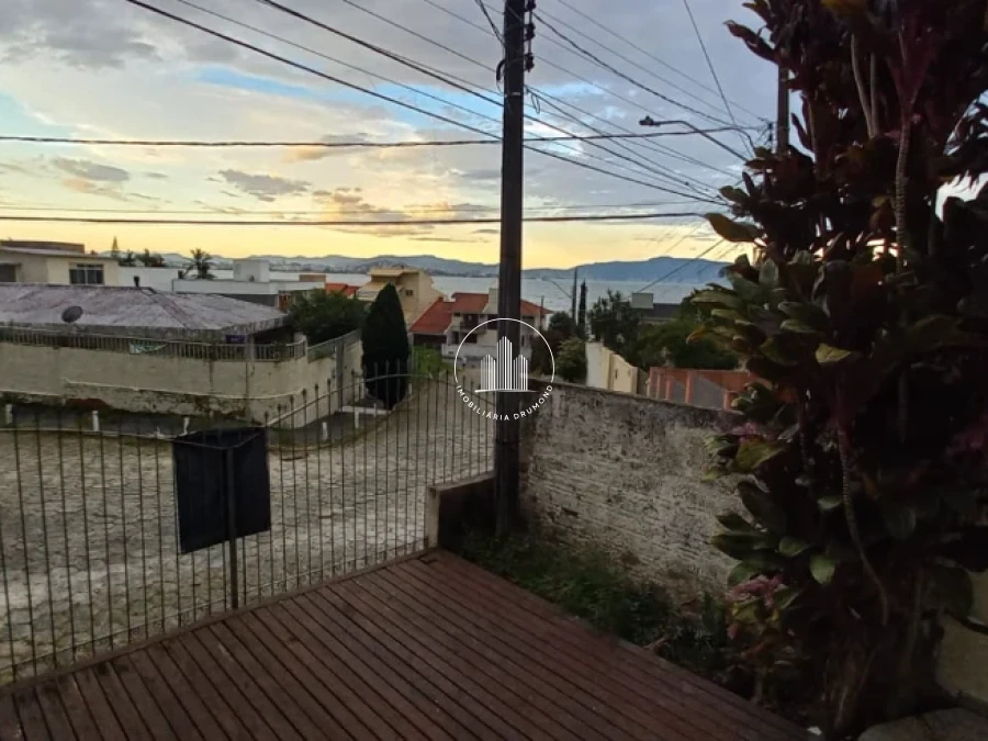 Casa em Ponta de Baixo, São José. 4 quartos, 206m². Imagem 3 de 28