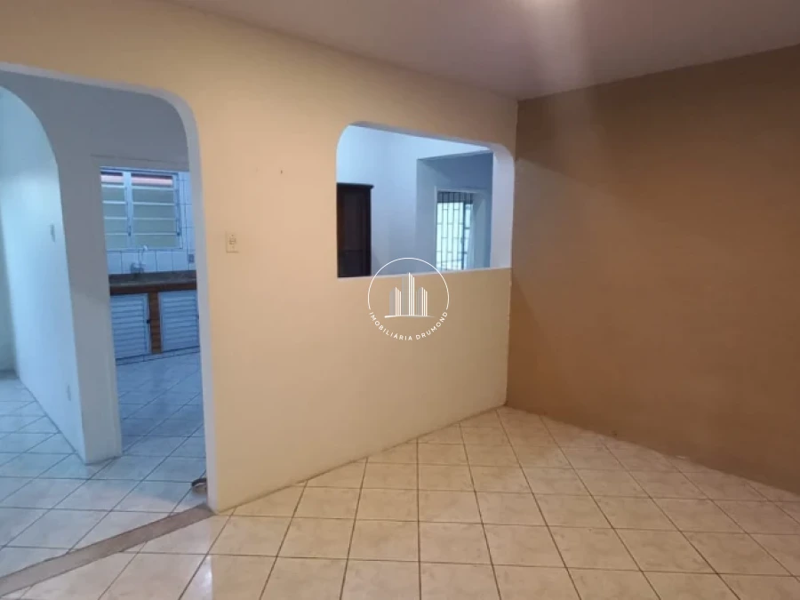 Casa em Ponta de Baixo, São José. 4 quartos, 206m². Imagem 6 de 28