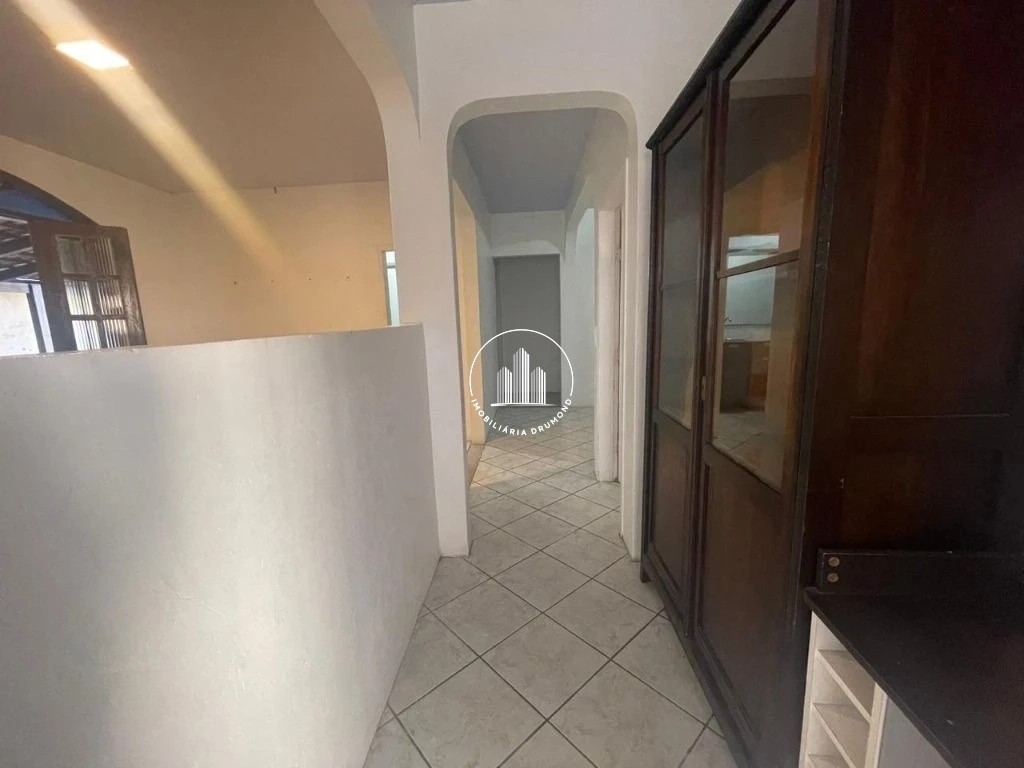 Casa em Ponta de Baixo, São José. 4 quartos, 206m². Imagem 13 de 28