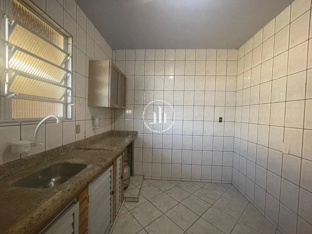 Casa em Ponta de Baixo, São José. 4 quartos, 206m². Imagem 14 de 28