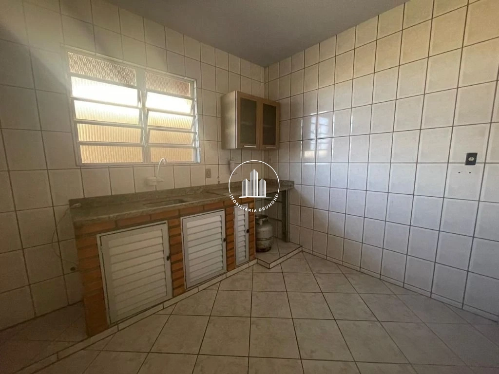 Casa em Ponta de Baixo, São José. 4 quartos, 206m². Imagem 15 de 28