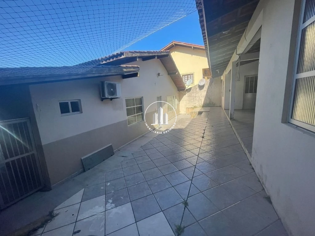 Casa em Ponta de Baixo, São José. 4 quartos, 206m². Imagem 26 de 28