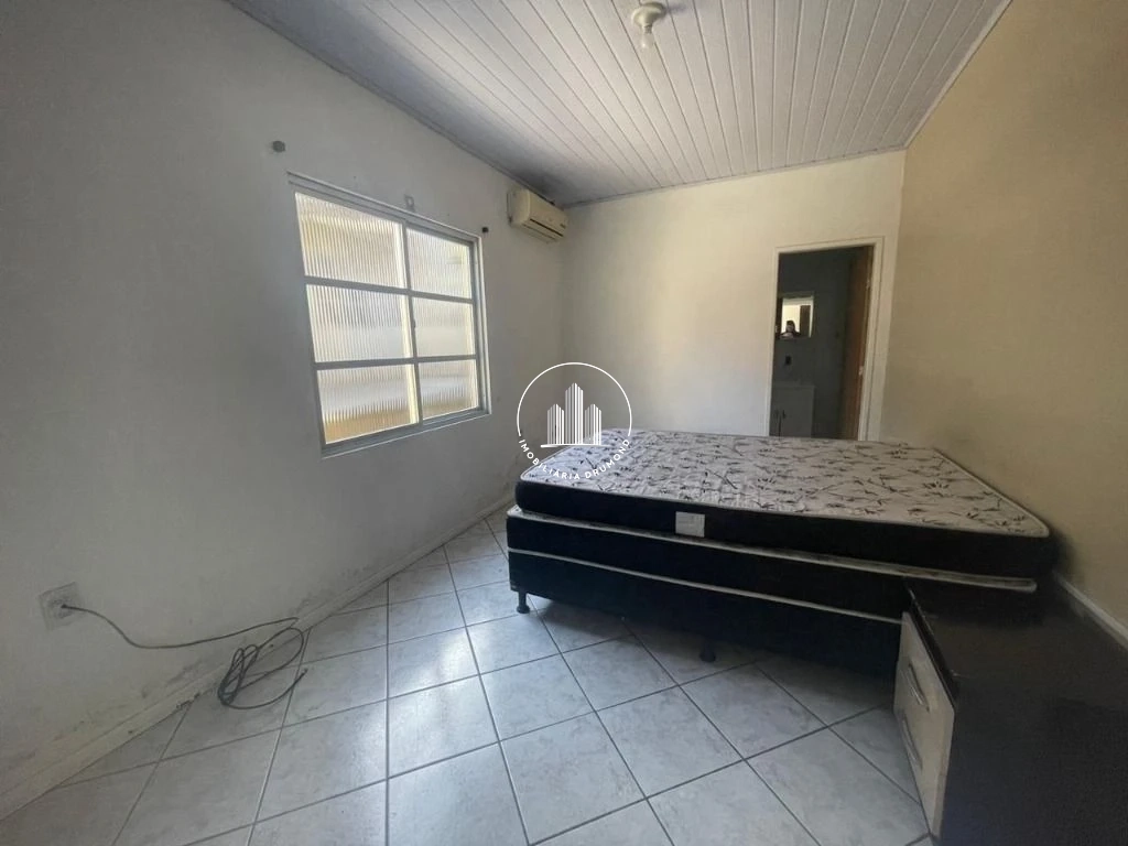 Casa em Ponta de Baixo, São José. 4 quartos, 206m². Imagem 10 de 28