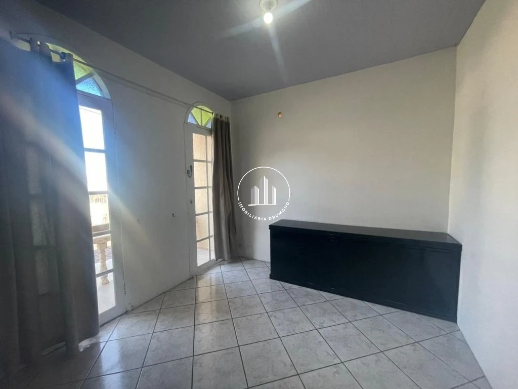 Casa em Ponta de Baixo, São José. 4 quartos, 206m². Imagem 7 de 28