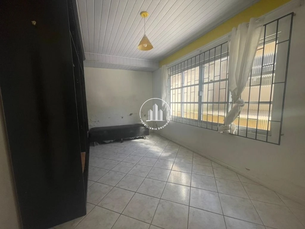 Casa em Ponta de Baixo, São José. 4 quartos, 206m². Imagem 23 de 28