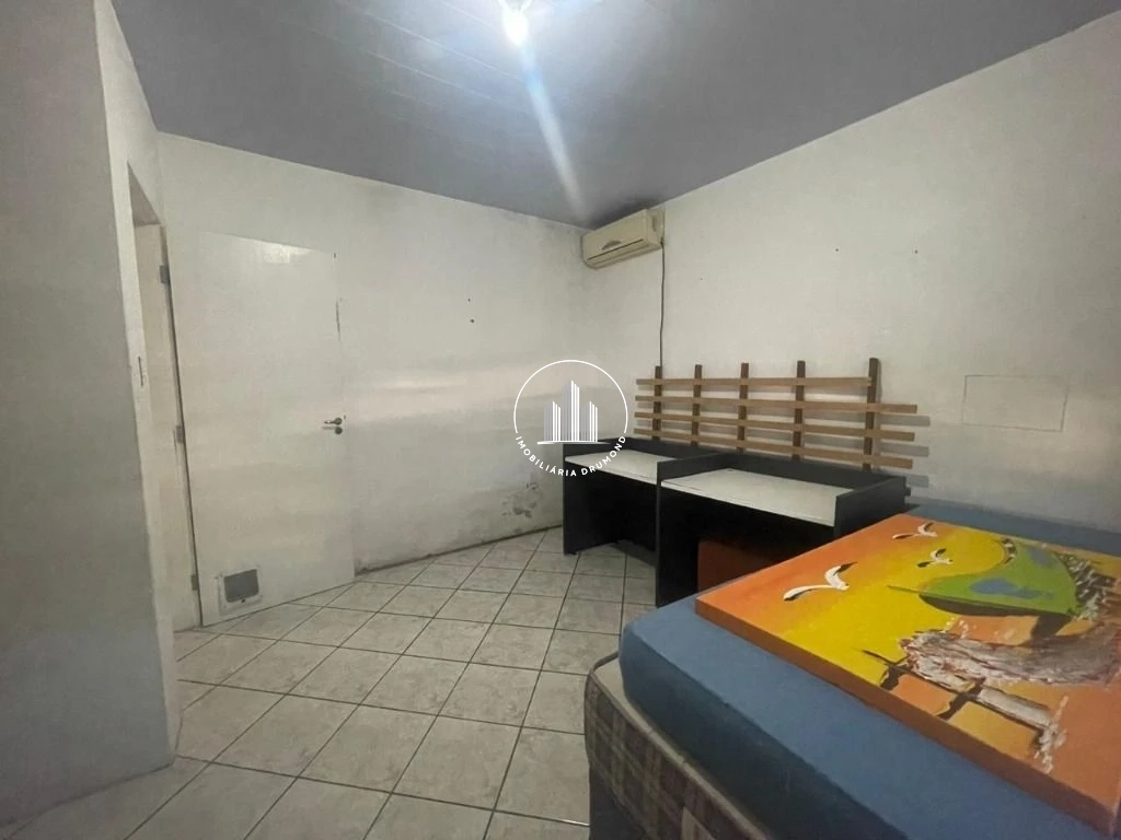 Casa em Ponta de Baixo, São José. 4 quartos, 206m². Imagem 9 de 28
