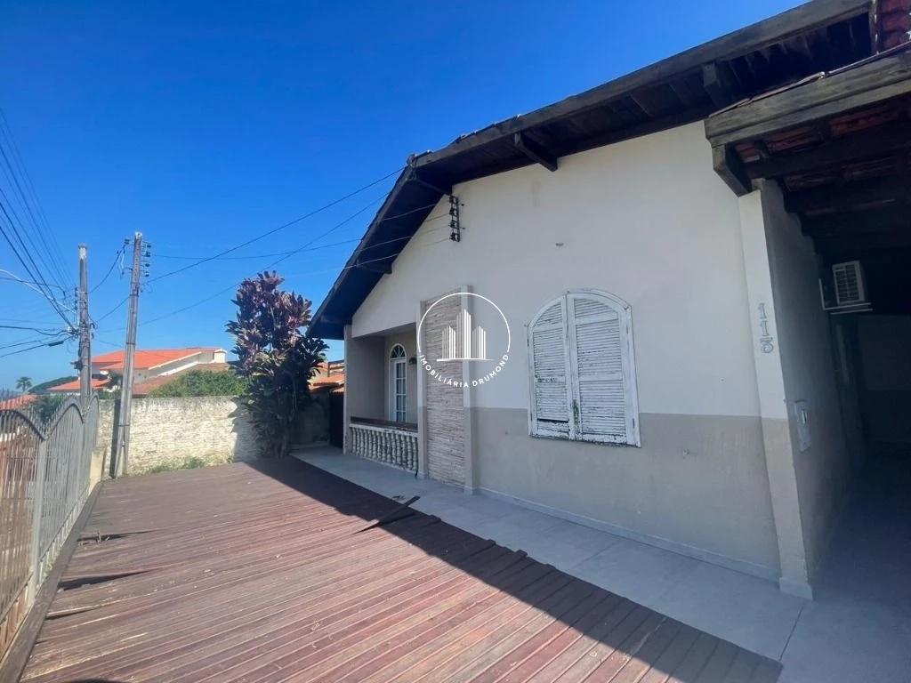 Casa em Ponta de Baixo, São José. 4 quartos, 206m². Imagem 1 de 28