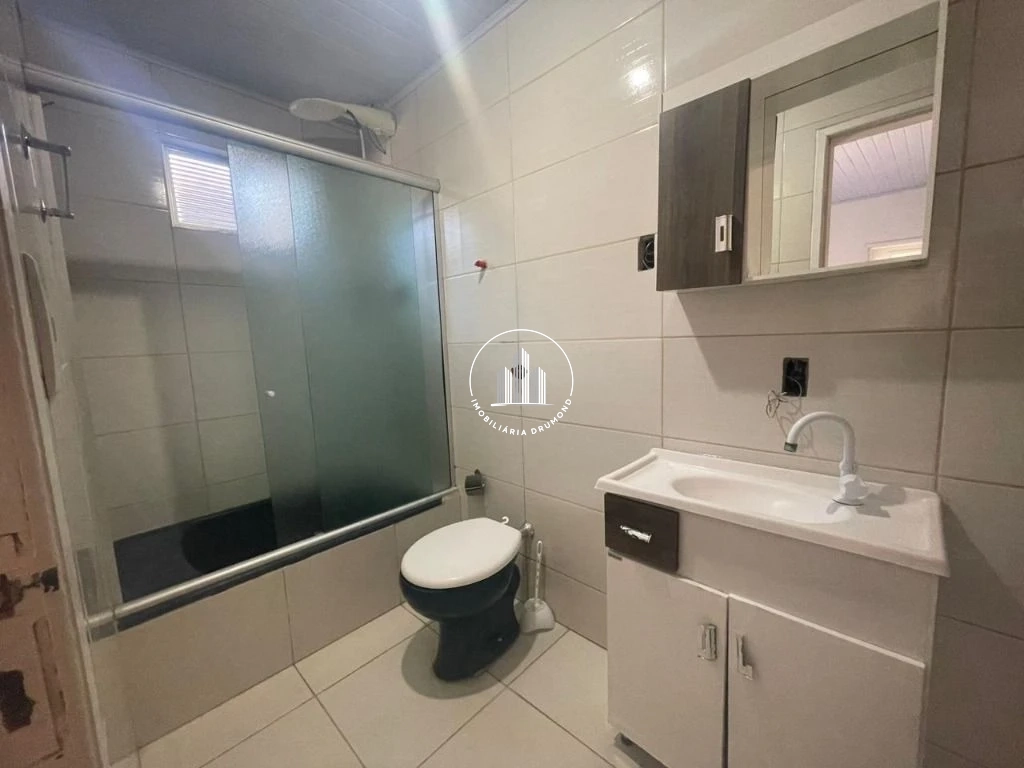 Casa em Ponta de Baixo, São José. 4 quartos, 206m². Imagem 11 de 28