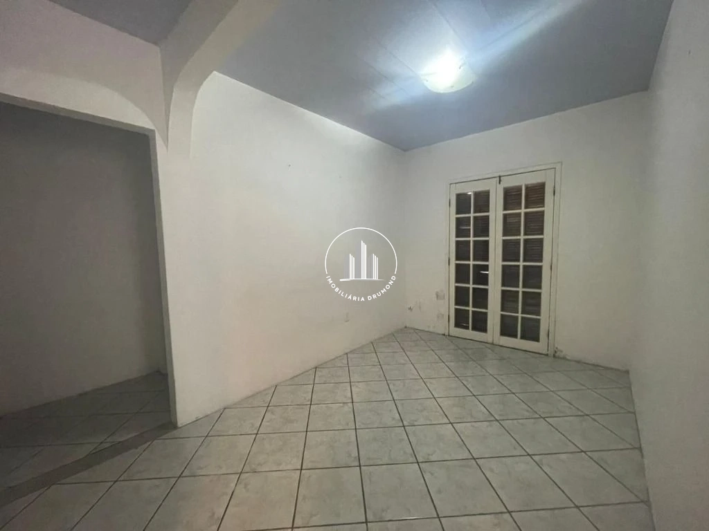 Casa em Ponta de Baixo, São José. 4 quartos, 206m². Imagem 4 de 28