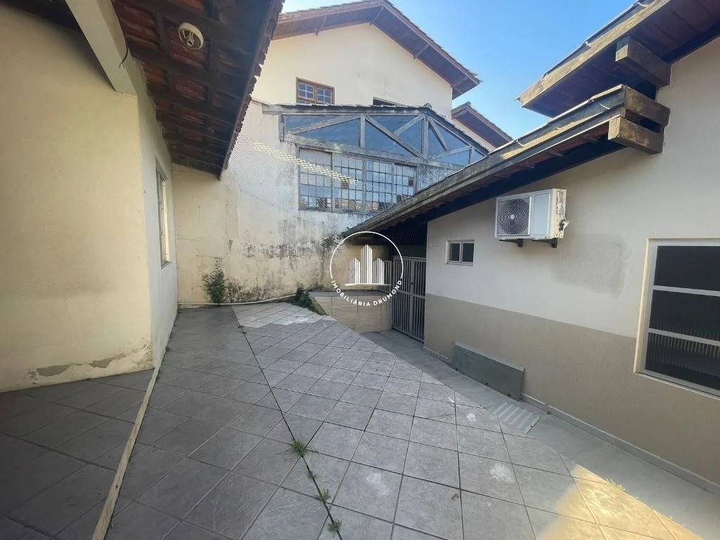 Casa em Ponta de Baixo, São José. 4 quartos, 206m². Imagem 21 de 28