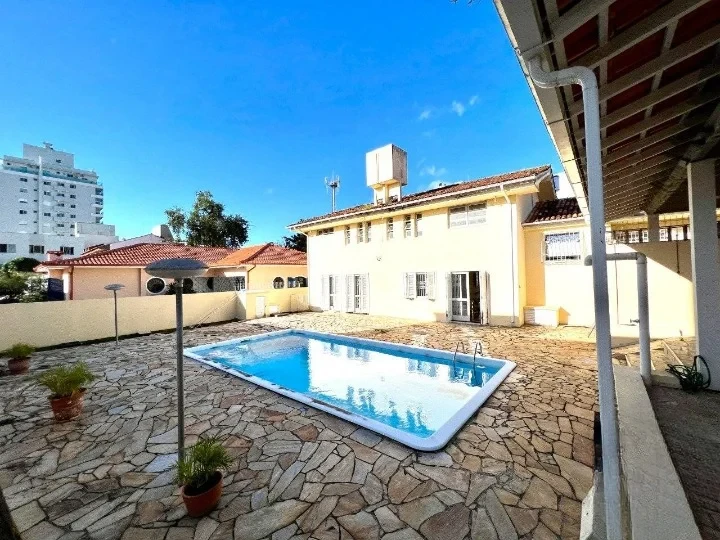 Casa em Agronômica, Florianópolis. 3 quartos, 251m². Imagem 2 de 29