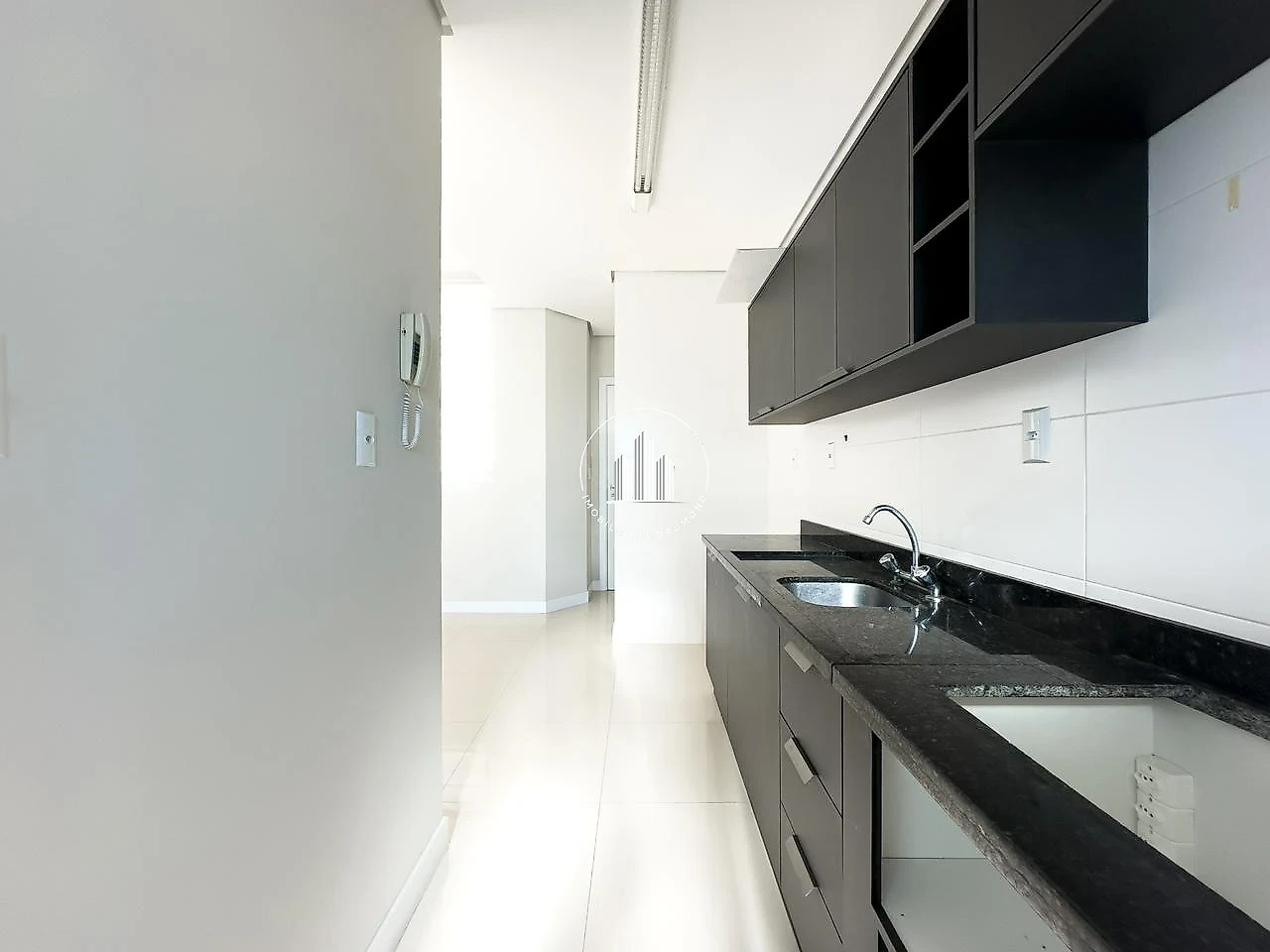 Apartamento em Barreiros, São José. 2 quartos, 65m². Imagem 3 de 30