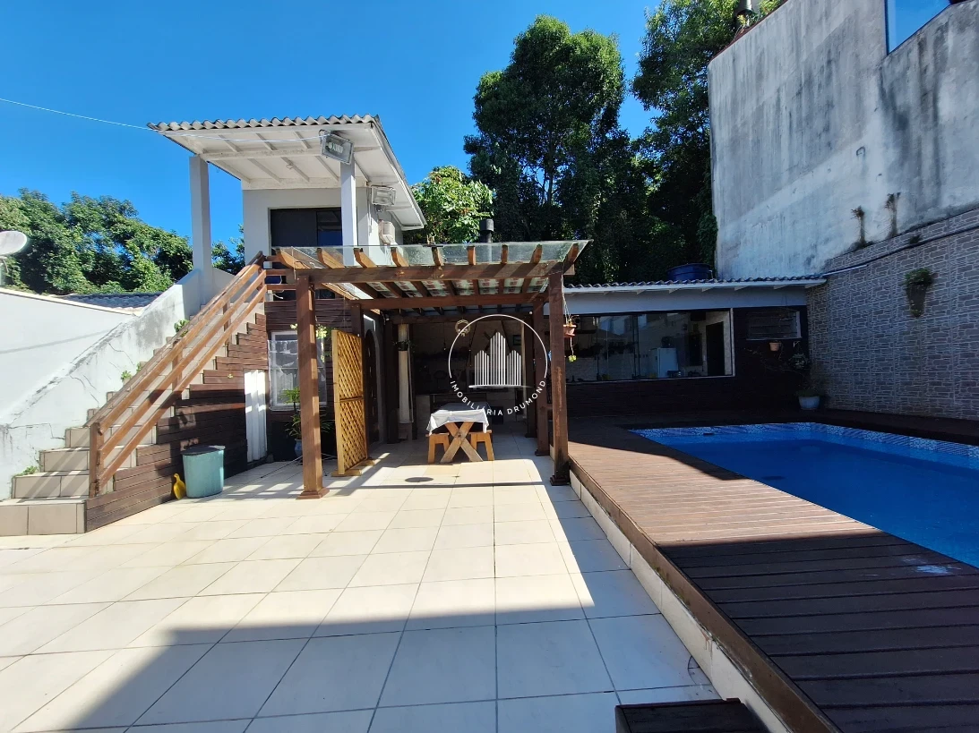Casa em Ponta de Baixo, São José. 3 quartos, 153m². Imagem 28 de 37