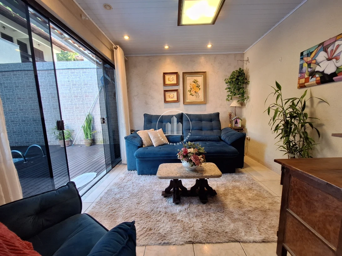 Casa em Ponta de Baixo, São José. 3 quartos, 153m². Imagem 4 de 37