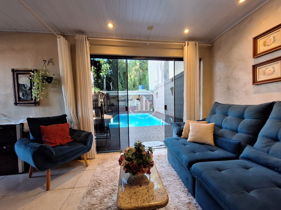 Casa em Ponta de Baixo, São José. 3 quartos, 153m². Imagem 2 de 37