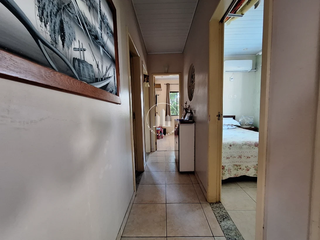 Casa em Ponta de Baixo, São José. 3 quartos, 153m². Imagem 9 de 37