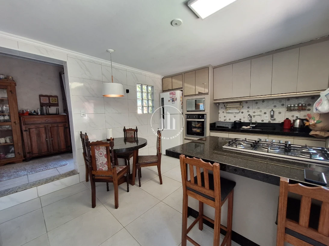Casa em Ponta de Baixo, São José. 3 quartos, 153m². Imagem 12 de 37