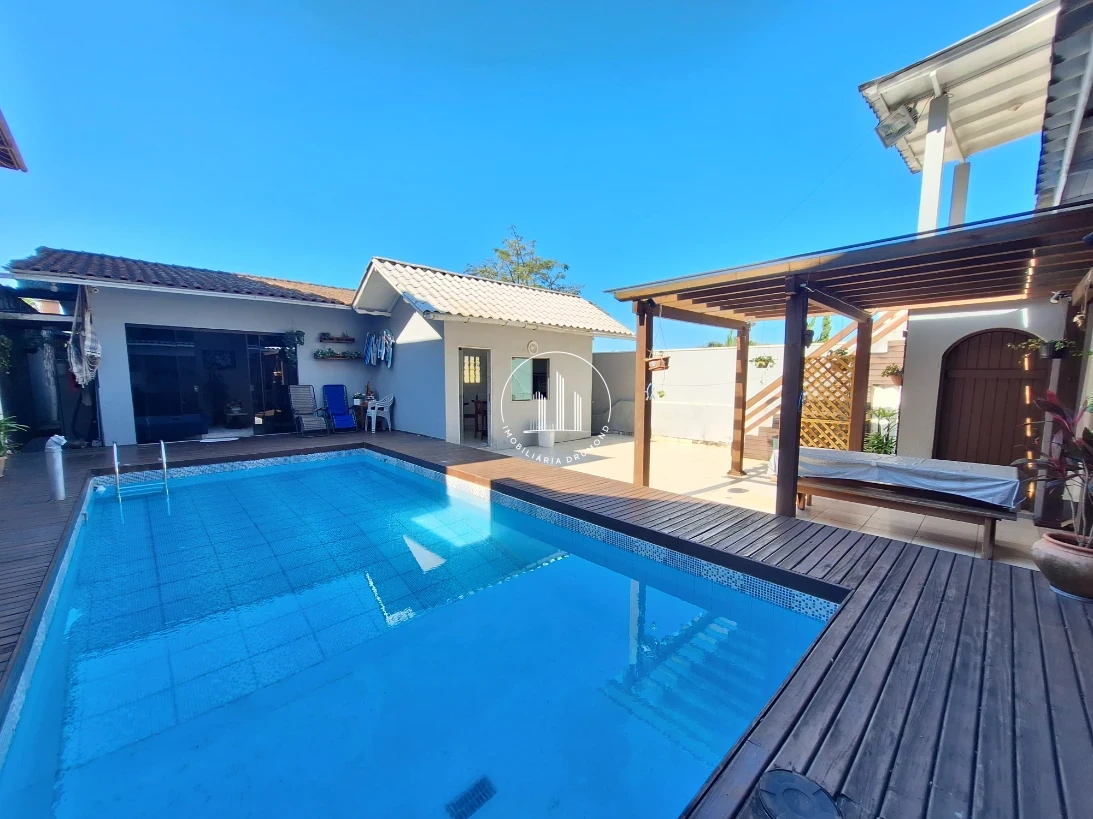 Casa em Ponta de Baixo, São José. 3 quartos, 153m². Imagem 30 de 37