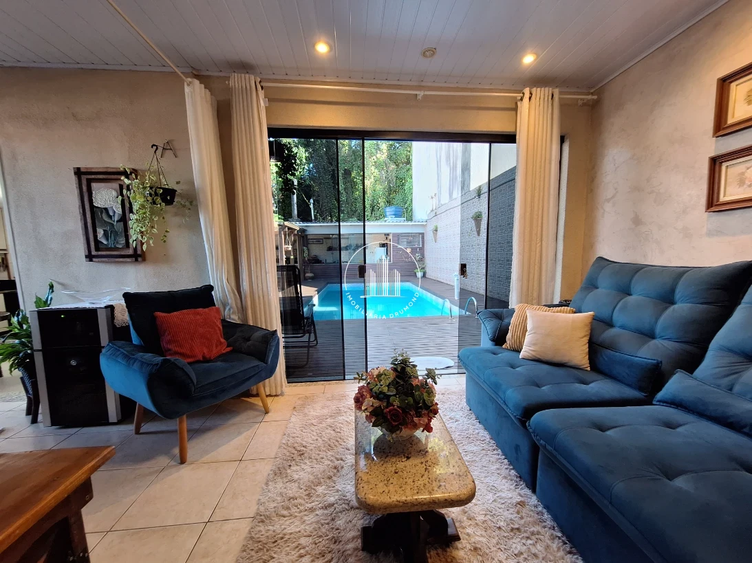 Casa em Ponta de Baixo, São José. 3 quartos, 153m². Imagem 7 de 37