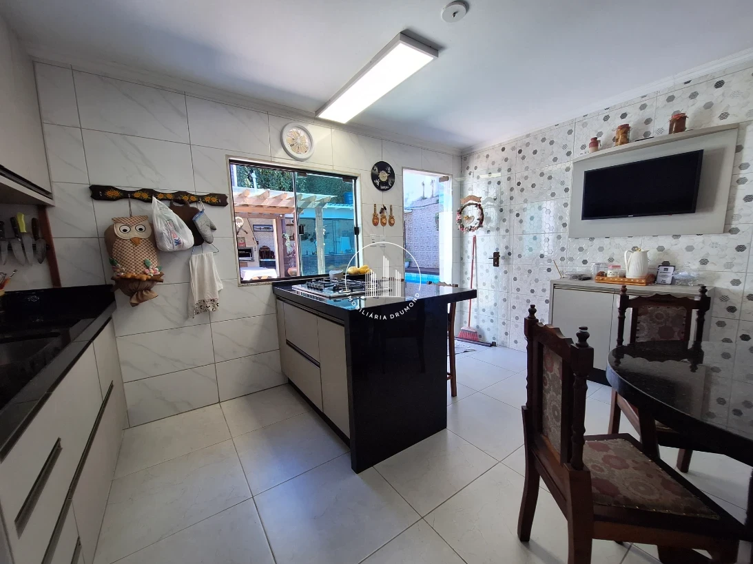 Casa em Ponta de Baixo, São José. 3 quartos, 153m². Imagem 15 de 37