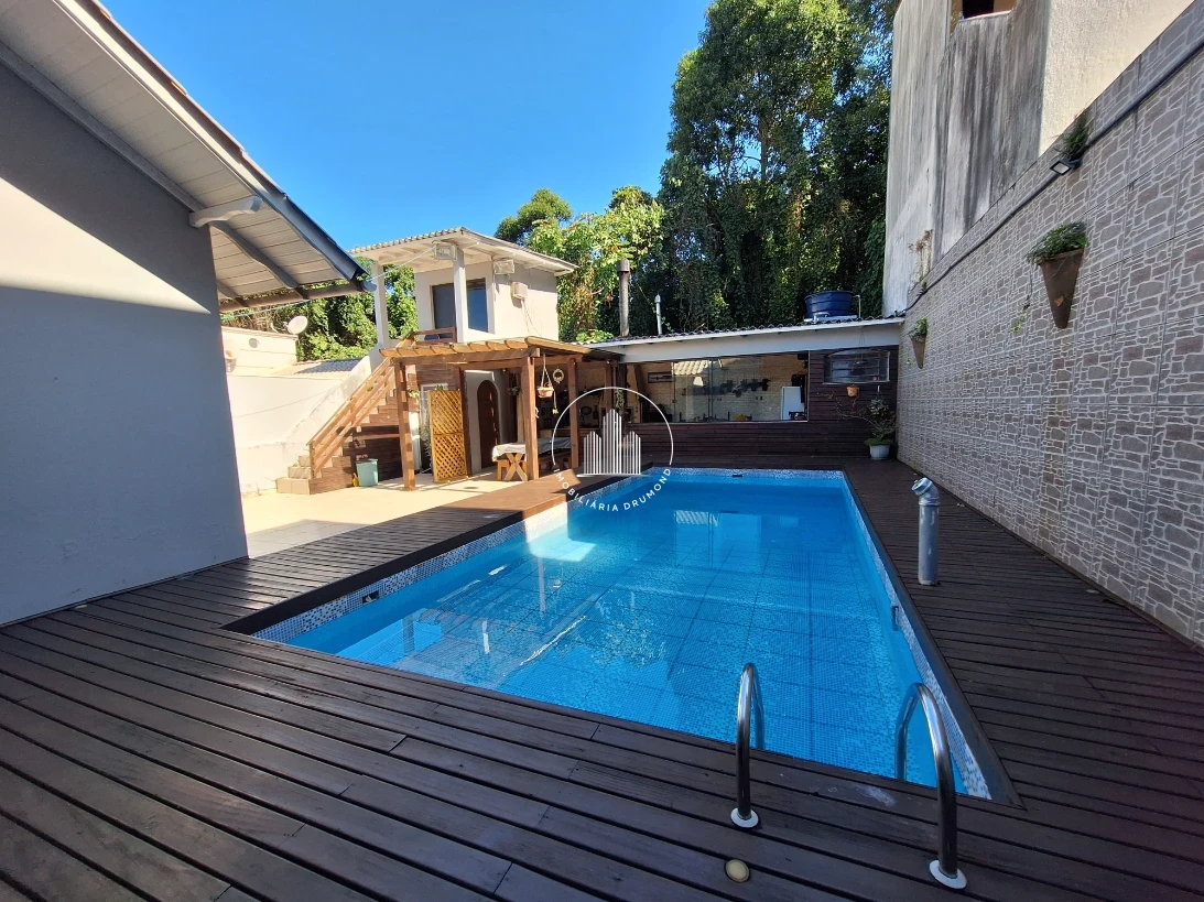Casa em Ponta de Baixo, São José. 3 quartos, 153m². Imagem 33 de 37