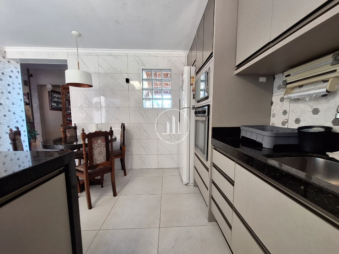 Casa em Ponta de Baixo, São José. 3 quartos, 153m². Imagem 14 de 37