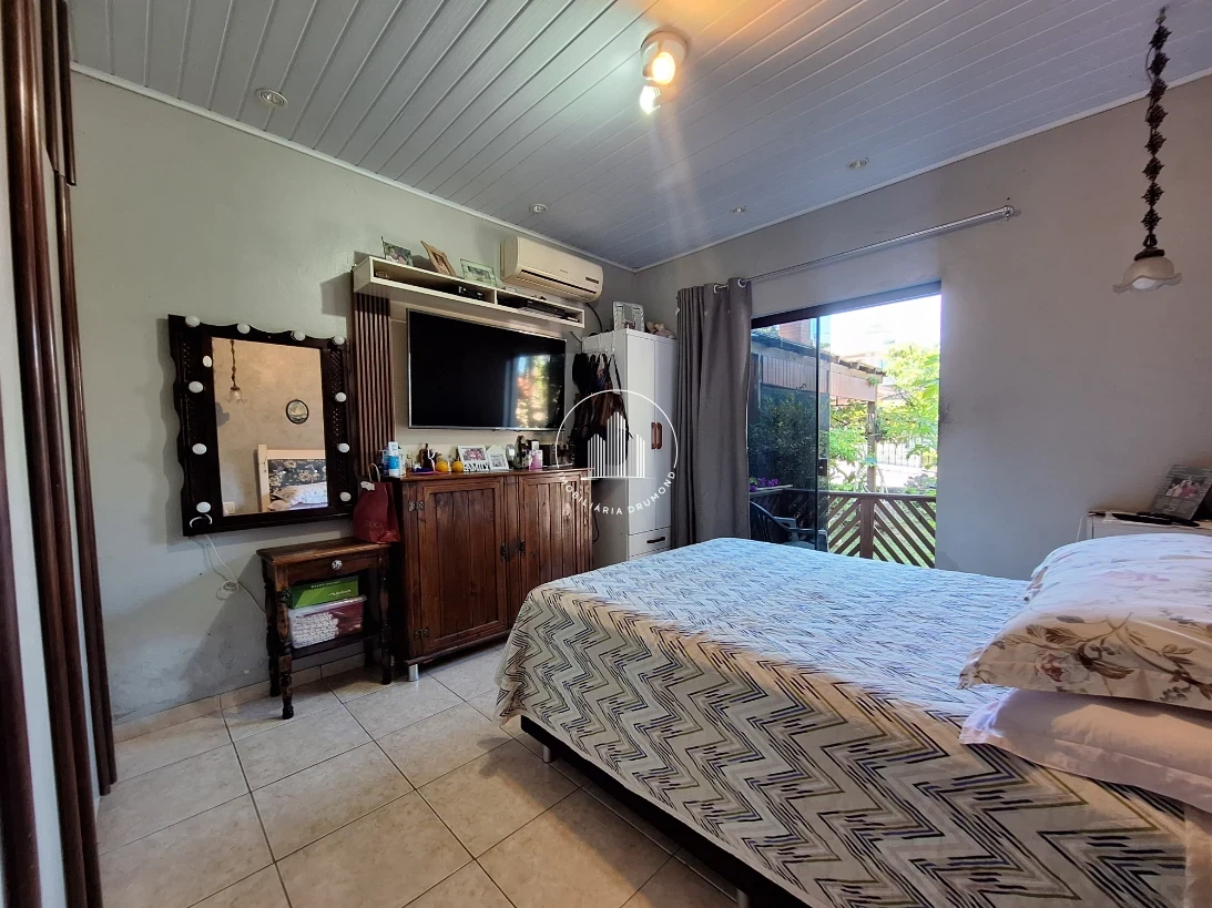 Casa em Ponta de Baixo, São José. 3 quartos, 153m². Imagem 23 de 37
