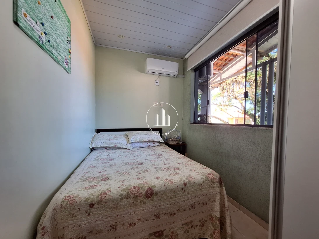 Casa em Ponta de Baixo, São José. 3 quartos, 153m². Imagem 18 de 37