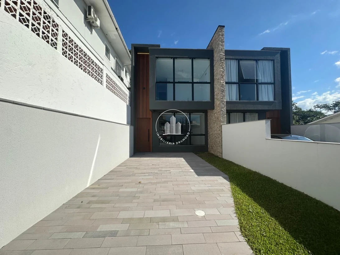 Sobrado Geminado em Forquilhas, São José. 3 quartos, 97m². Imagem 1 de 20