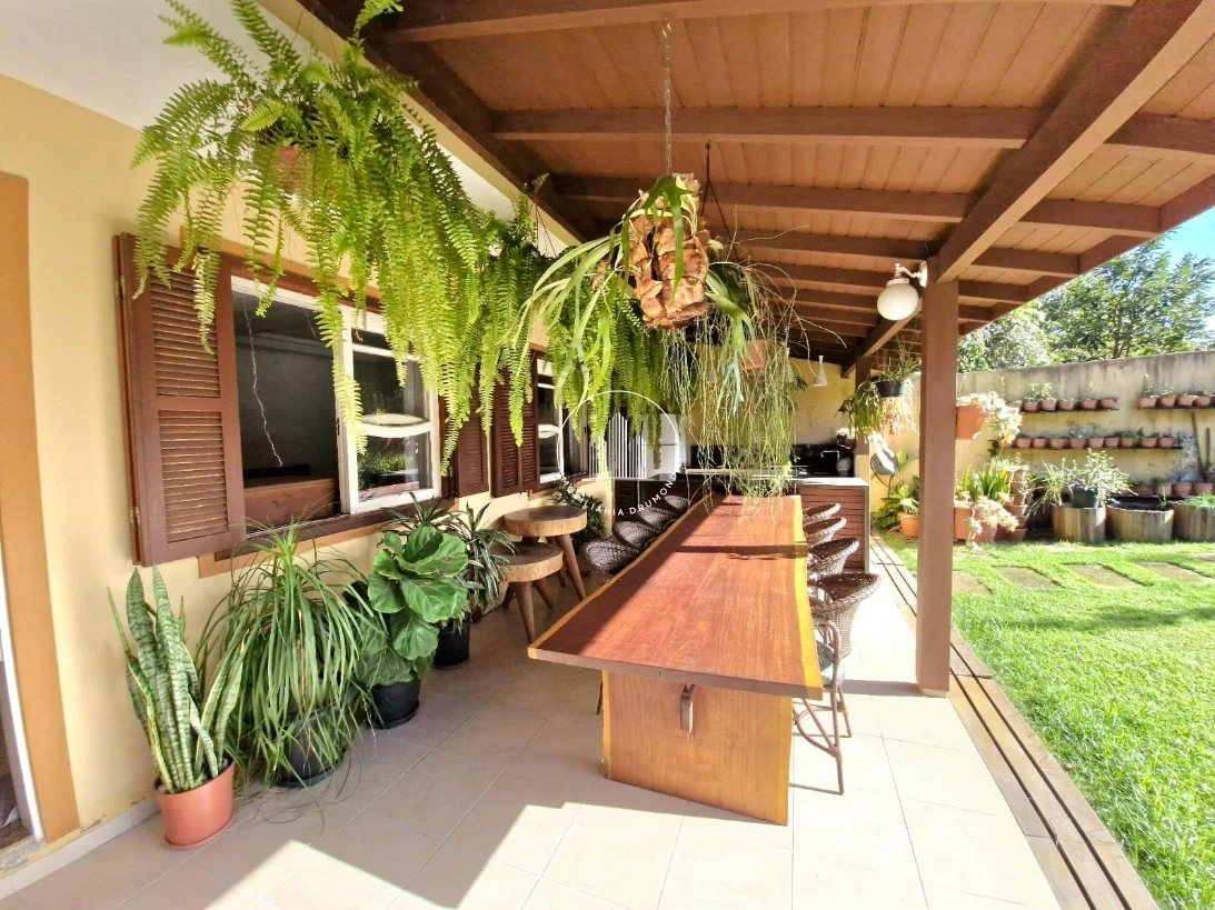 Casa em Fazenda Santo Antônio, São José. 3 quartos, 241m². Imagem 10 de 49