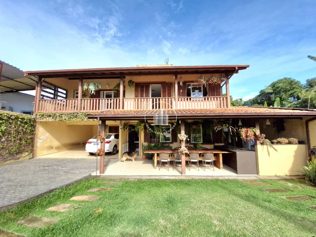 Casa em Fazenda Santo Antônio, São José. 3 quartos, 241m². Imagem 4 de 49