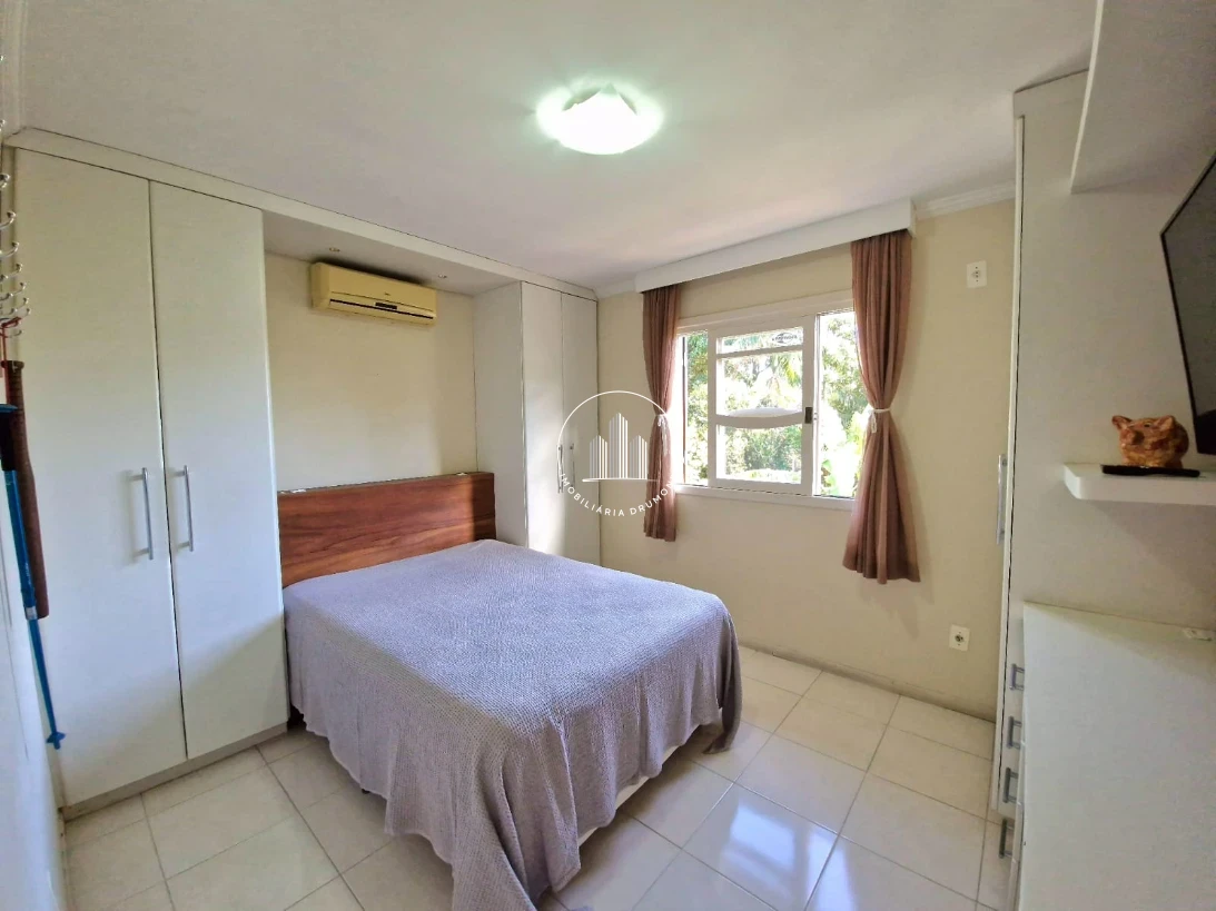 Casa em Fazenda Santo Antônio, São José. 3 quartos, 241m². Imagem 35 de 49