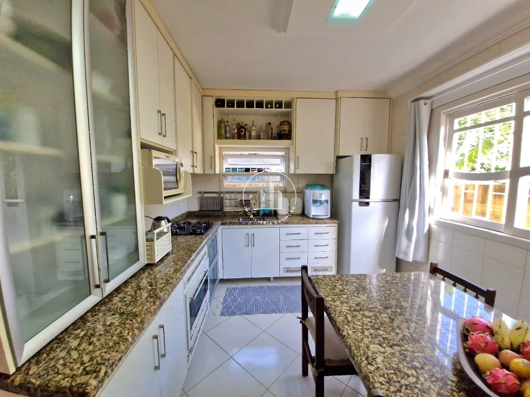 Casa em Fazenda Santo Antônio, São José. 3 quartos, 241m². Imagem 27 de 49