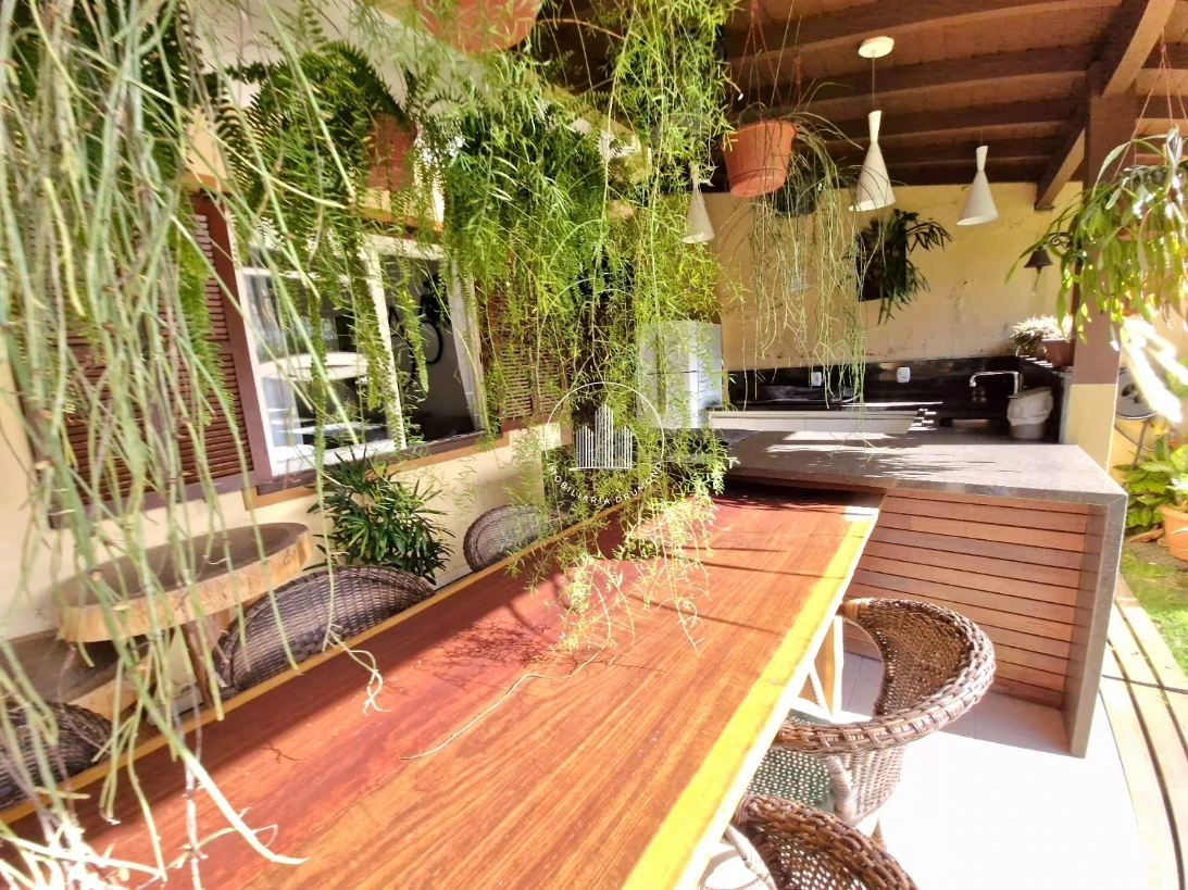 Casa em Fazenda Santo Antônio, São José. 3 quartos, 241m². Imagem 12 de 49
