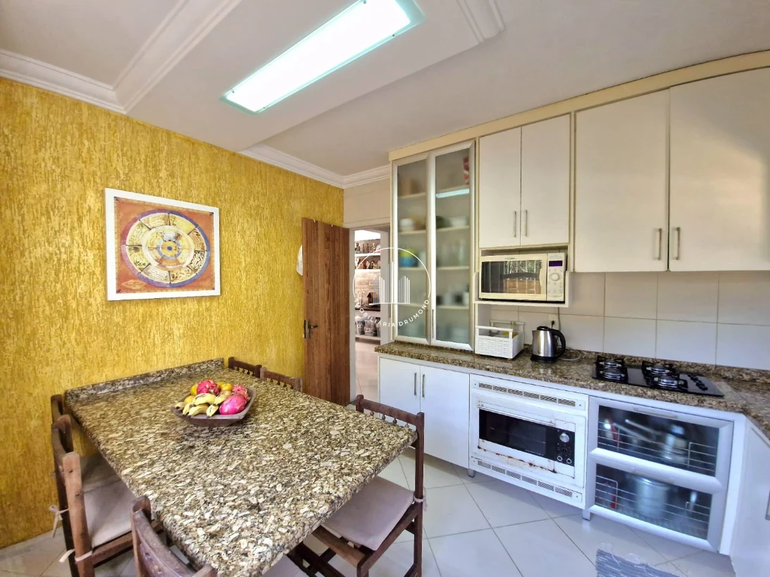 Casa em Fazenda Santo Antônio, São José. 3 quartos, 241m². Imagem 26 de 49