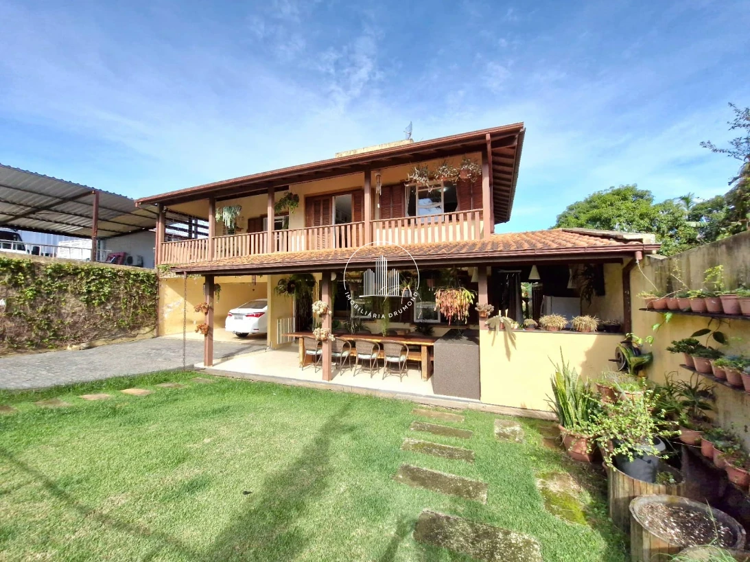 Casa em Fazenda Santo Antônio, São José. 3 quartos, 241m². Imagem 5 de 49