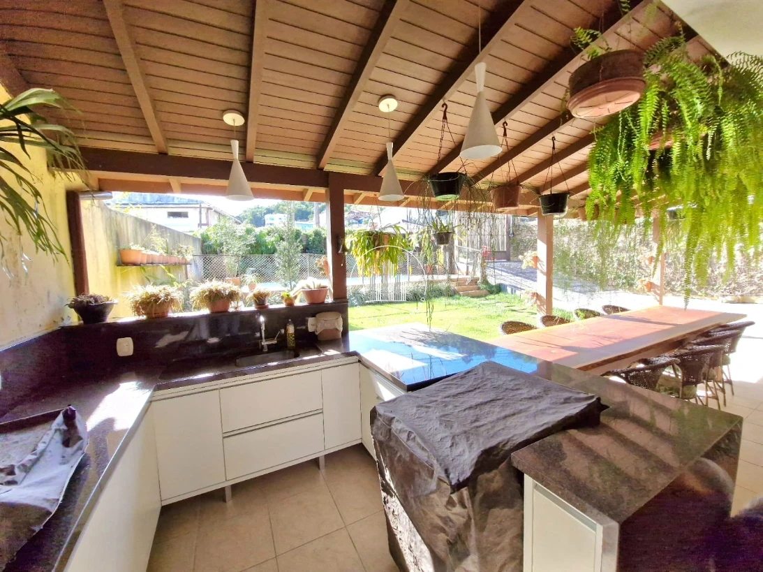 Casa em Fazenda Santo Antônio, São José. 3 quartos, 241m². Imagem 15 de 49