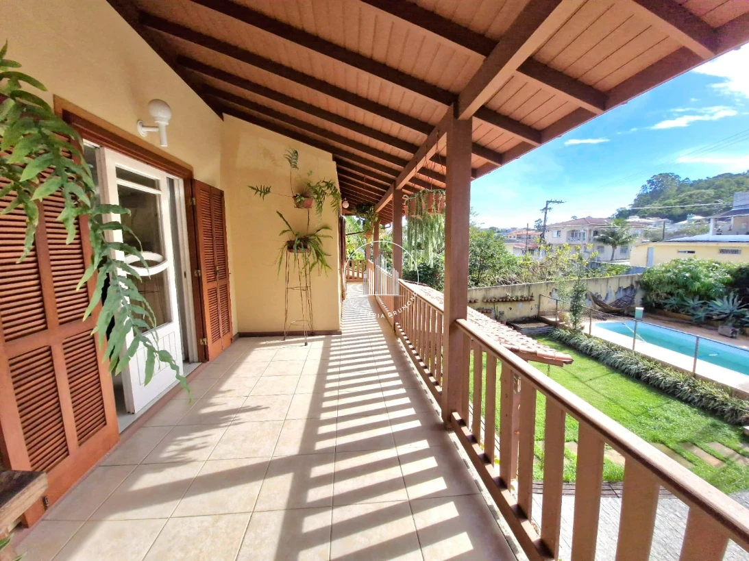 Casa em Fazenda Santo Antônio, São José. 3 quartos, 241m². Imagem 48 de 49