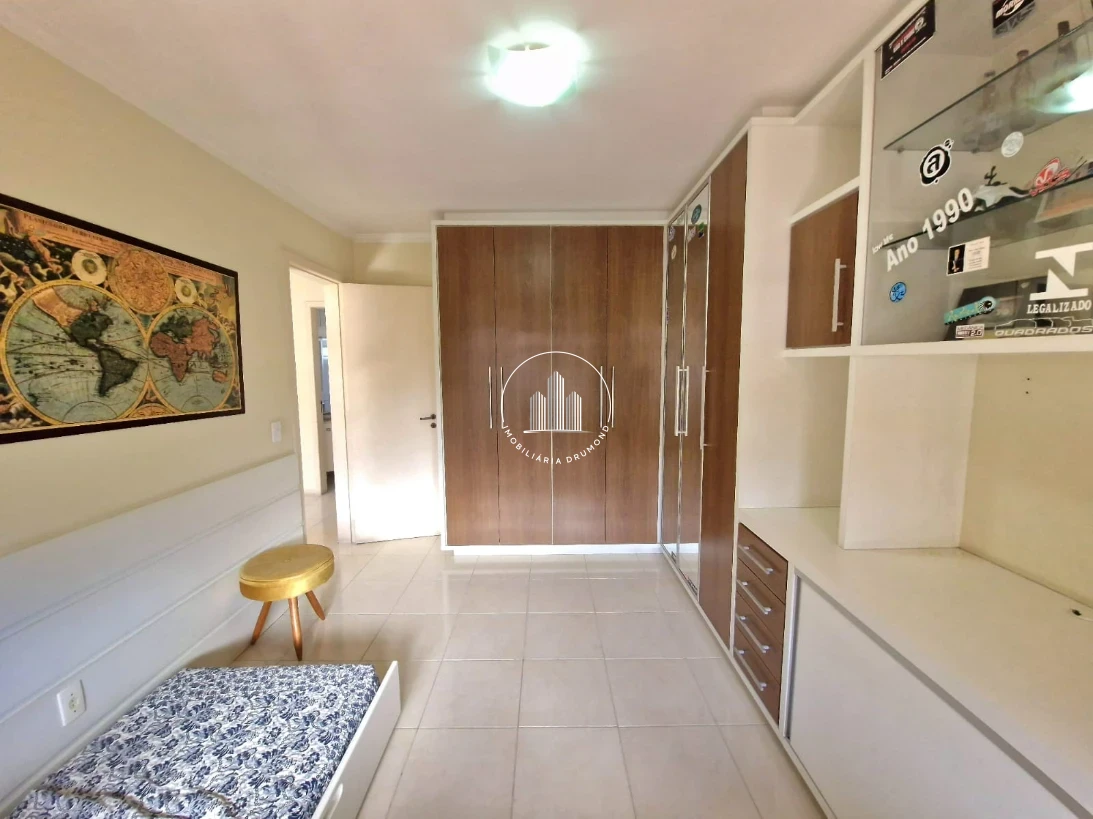 Casa em Fazenda Santo Antônio, São José. 3 quartos, 241m². Imagem 33 de 49