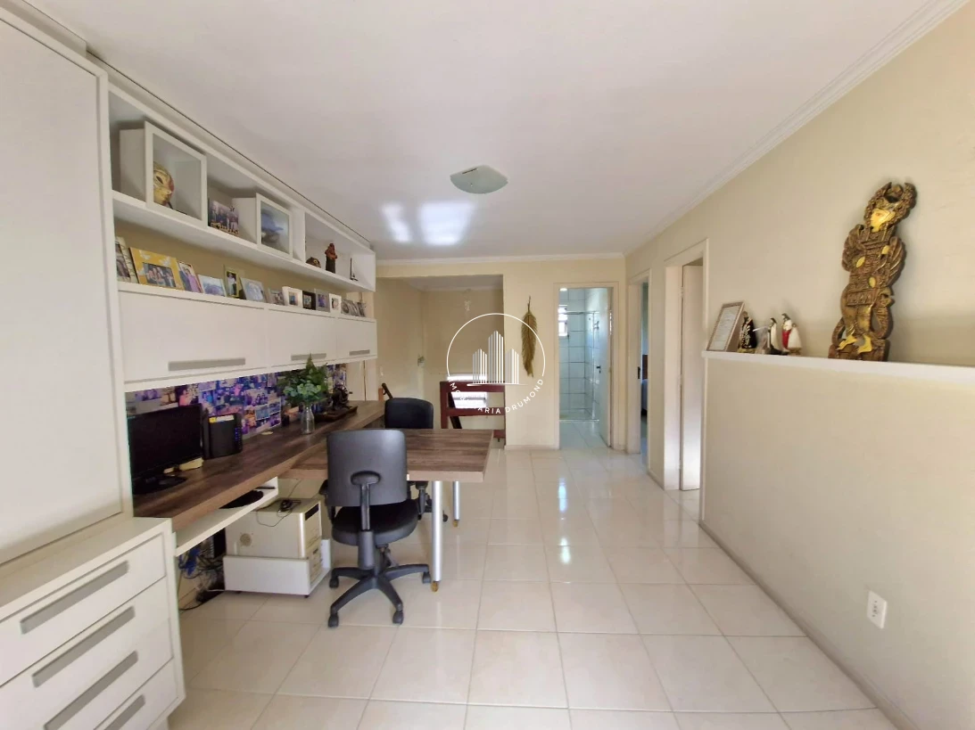 Casa em Fazenda Santo Antônio, São José. 3 quartos, 241m². Imagem 32 de 49