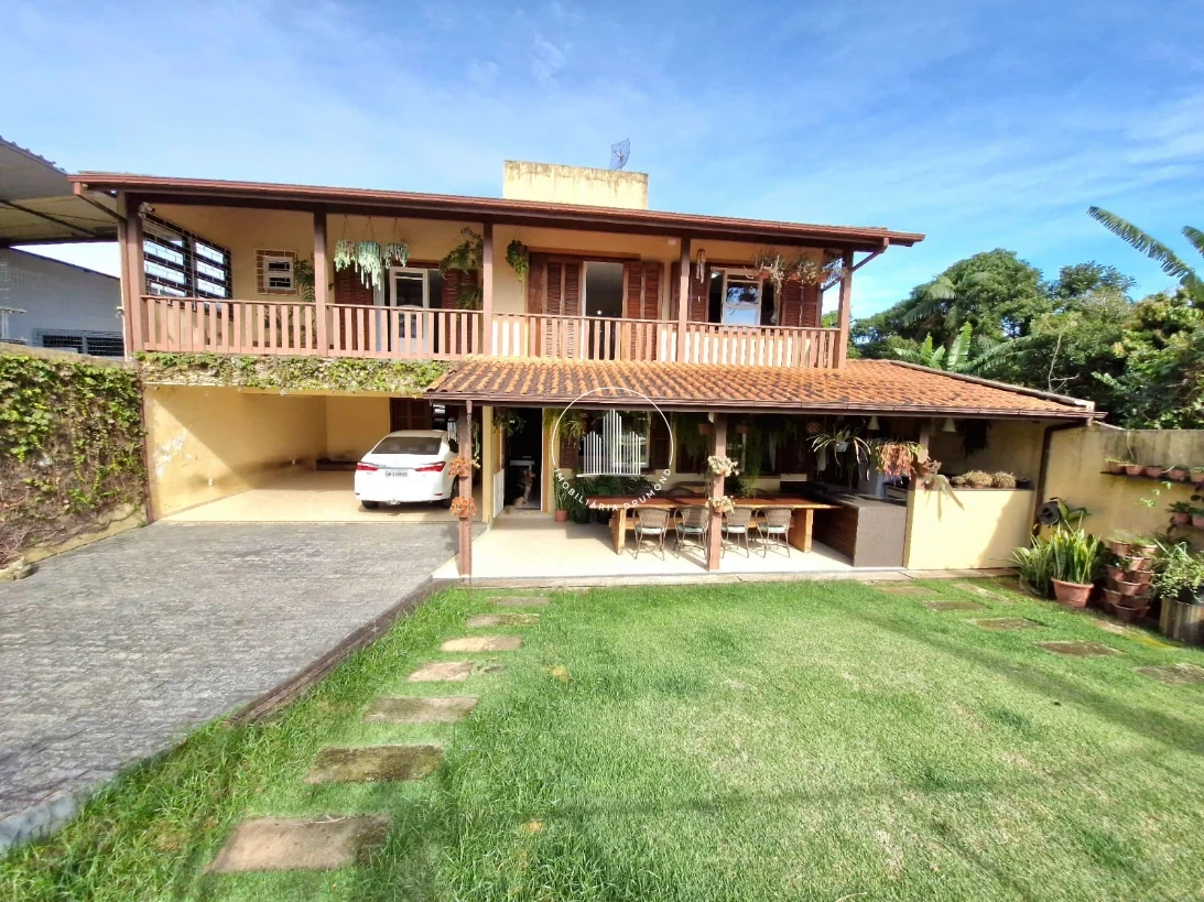 Casa em Fazenda Santo Antônio, São José. 3 quartos, 241m². Imagem 3 de 49