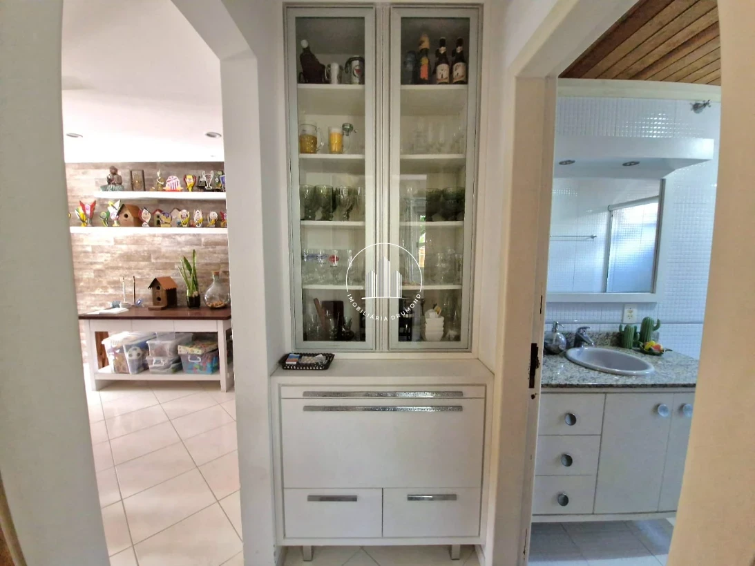 Casa em Fazenda Santo Antônio, São José. 3 quartos, 241m². Imagem 22 de 49