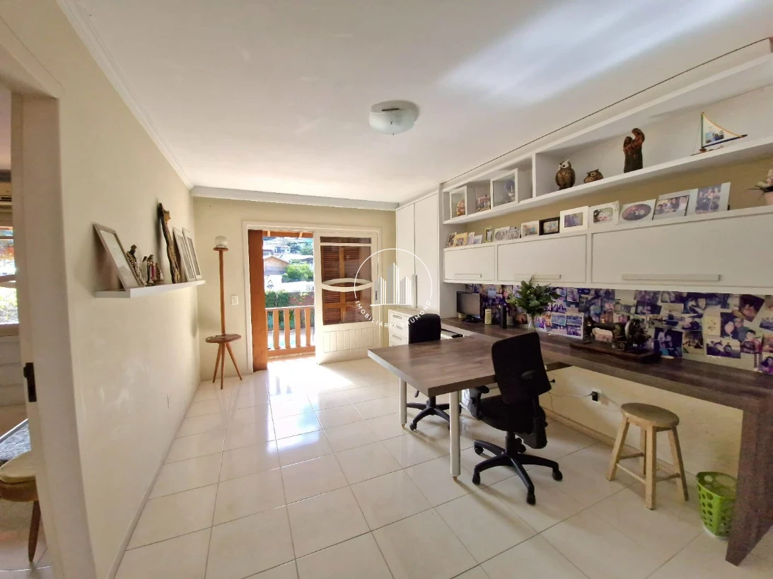 Casa em Fazenda Santo Antônio, São José. 3 quartos, 241m². Imagem 31 de 49