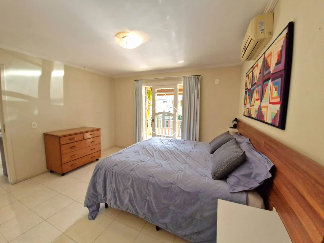 Casa em Fazenda Santo Antônio, São José. 3 quartos, 241m². Imagem 40 de 49