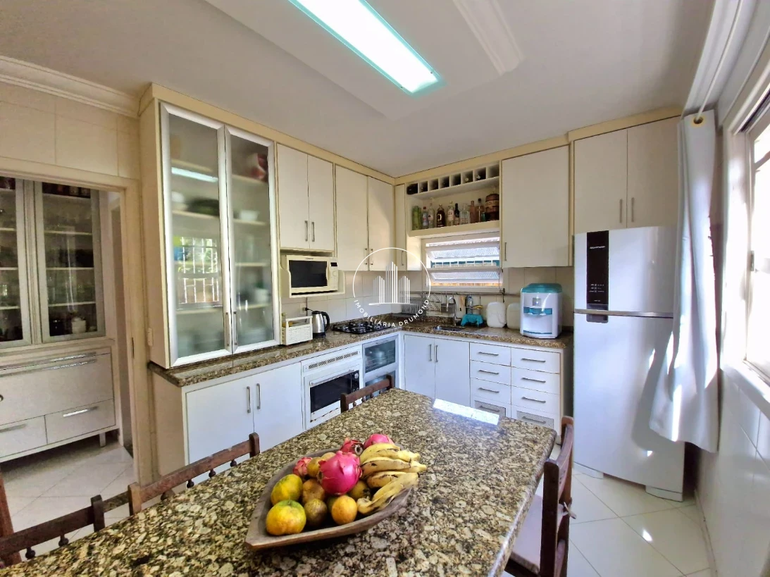 Casa em Fazenda Santo Antônio, São José. 3 quartos, 241m². Imagem 29 de 49