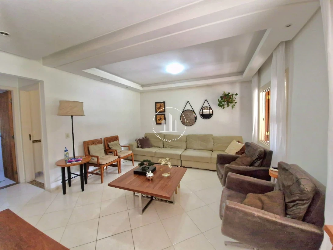 Casa em Fazenda Santo Antônio, São José. 3 quartos, 241m². Imagem 21 de 49